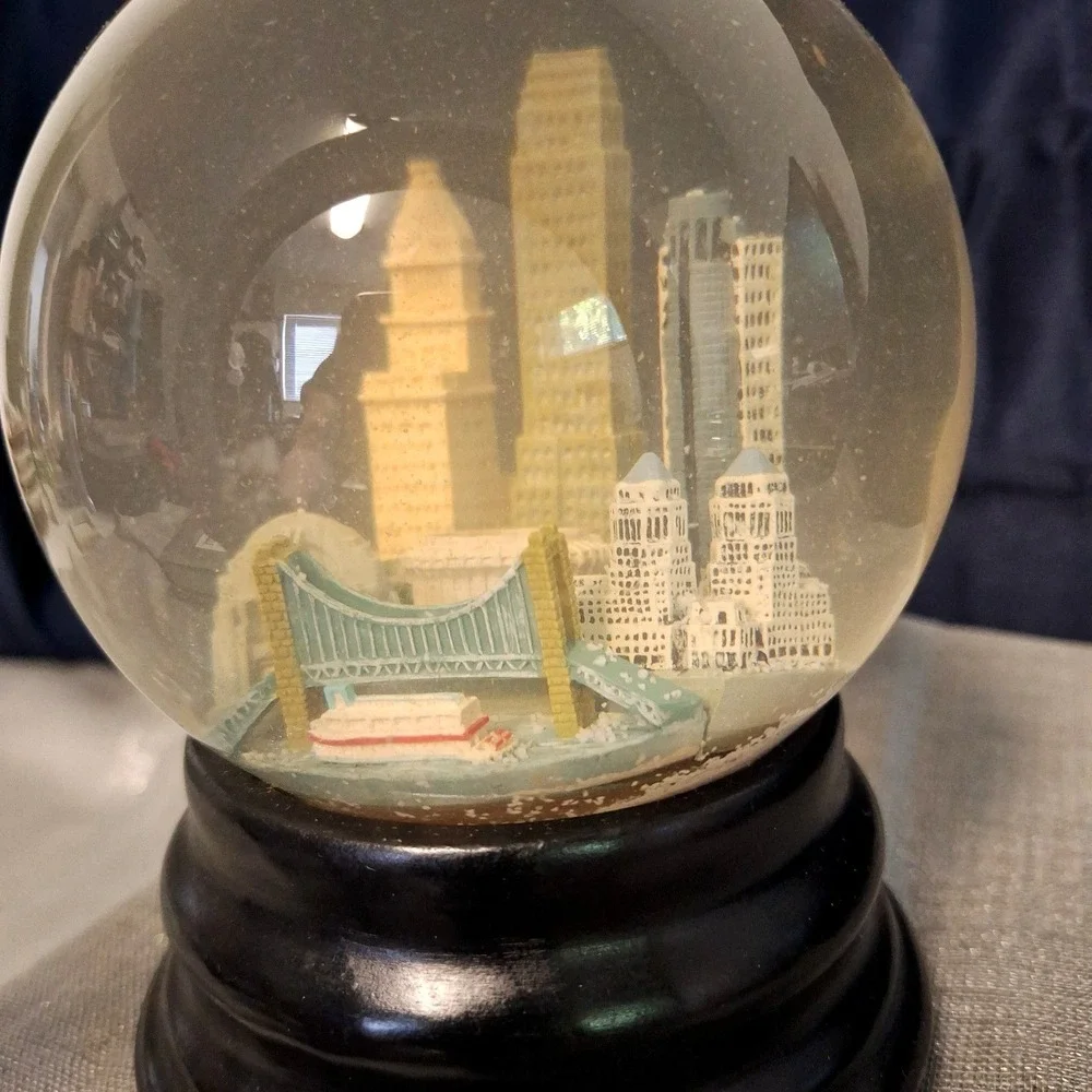 Saks Fifth Avenue Cincinnati Snow Globe Skyline Ohio Musical Works Three Jays Im